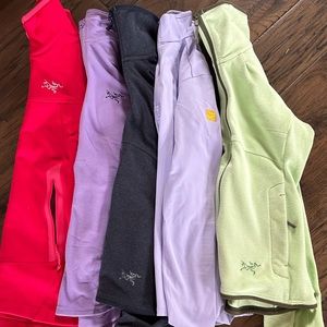 Selling has a bundle 5 Arc’teryx items